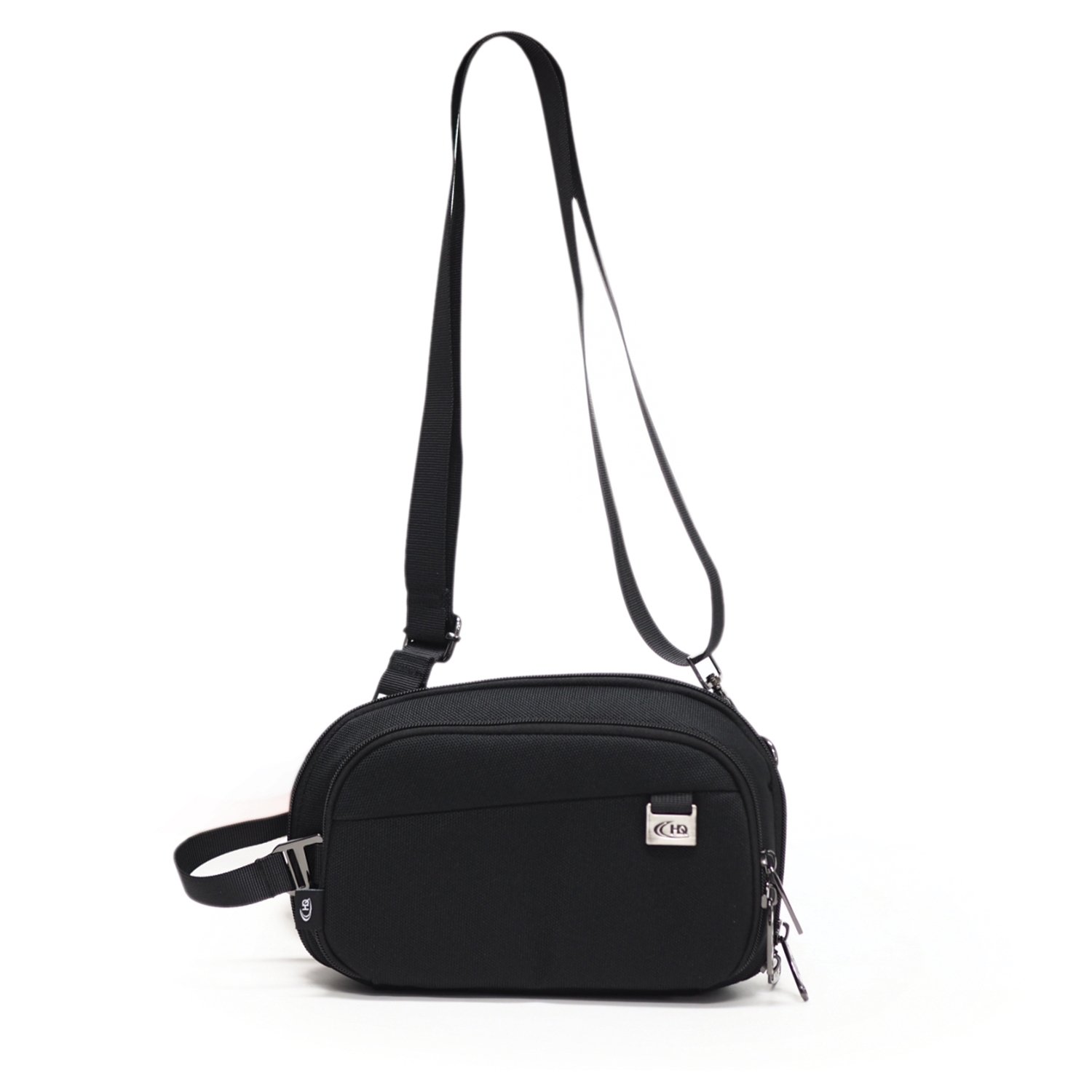 กระเป๋าสะพายข้าง HQ LUGGAGE รุ่น 3331 สีดำ ดีไซน์เรียบหรู มินิมอล ผลิตจากผ้าโพลีเอสเตอร์แข็งแรง กันละอองน้ำได้ดี น้ำหนักเบา พกพาสะดวก พร้อมสายสะพายถอดได้และสายคล้องมือ ใช้งานคล่องตัวในทุกวัน