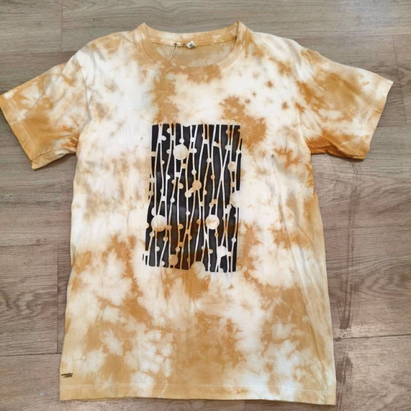เสื้อยืดมัดย้อมสีธรรมชาติ PA4002 (XL) | คอตตอน 100% ย้อมจากพืช ปลอดภัย ใส่สบาย