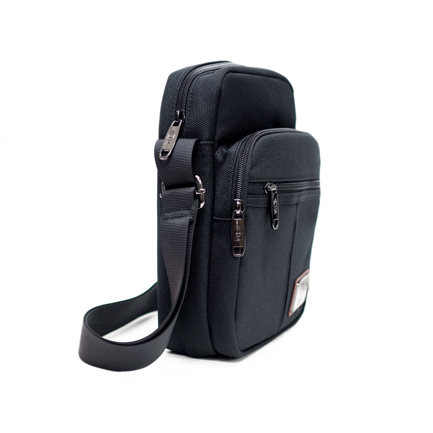 กระเป๋าสะพายข้าง HQ LUGGAGE รุ่น 3330 สีดำ สไตล์มินิมอล เรียบหรู ผลิตจากผ้าโพลีเอสเตอร์ น้ำหนักเบา กันละอองน้ำ พร้อมช่องจัดเก็บครบ ฟังก์ชันใช้งานครบถ้วน บุกันกระแทก EVA Foam ปรับสายได้ถึง 140 ซม. เหมาะกับทุกวัน