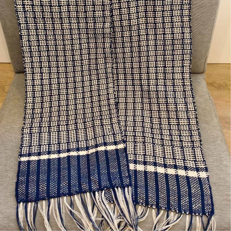 ผ้าพันคอทอมือ ลายตาราง | งานแฮนด์เมดจากเส้นฝ้ายธรรมชาติ