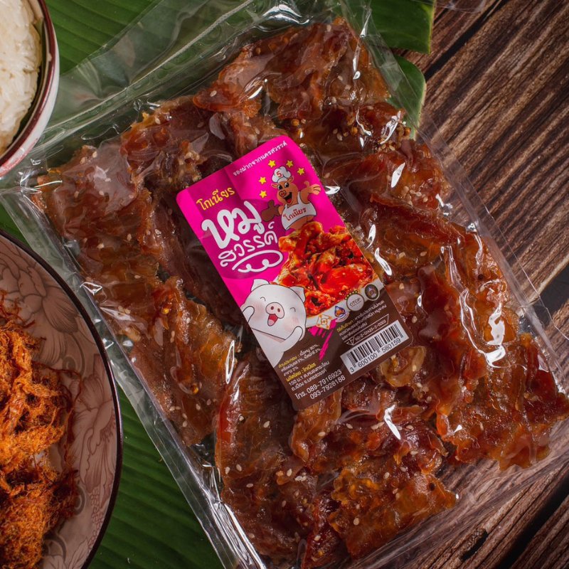 หมูสวรรค์โกเนียร รสชาติหวานกลมกล่อม หอมกลิ่นเมล็ดผักชีและงาขาว ทานง่าย อร่อยได้ทุกวัย เหมาะเป็นของว่างหรือรับประทานกับข้าว เก็บได้นาน พกพาสะดวก