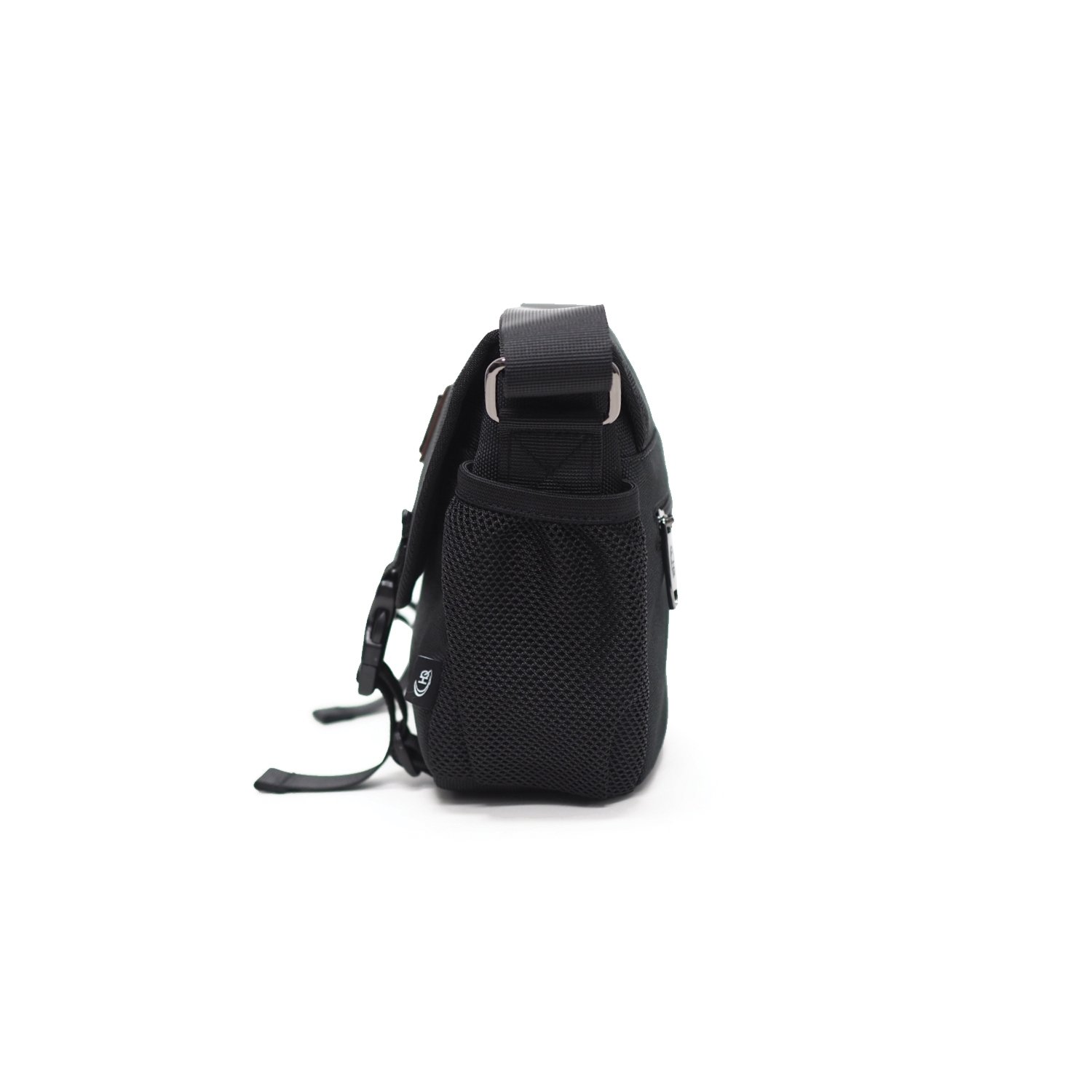 กระเป๋าสะพายข้าง HQ LUGGAGE รุ่น 3333 สีดำ ขนาดกะทัดรัด น้ำหนักเบา ผลิตจากผ้าโพลีเอสเตอร์ กันละอองน้ำ ดีไซน์เรียบคลาสสิค มาพร้อมช่องจัดเก็บหลากหลาย ทั้งช่องซิปหลัก ช่องหน้าพร้อมแถบเวลโคร และช่องหลัง ปรับสายสะพายได้ ตัวกระเป๋าบุ EVA Foam เพื่อป้องกันการกระแทก