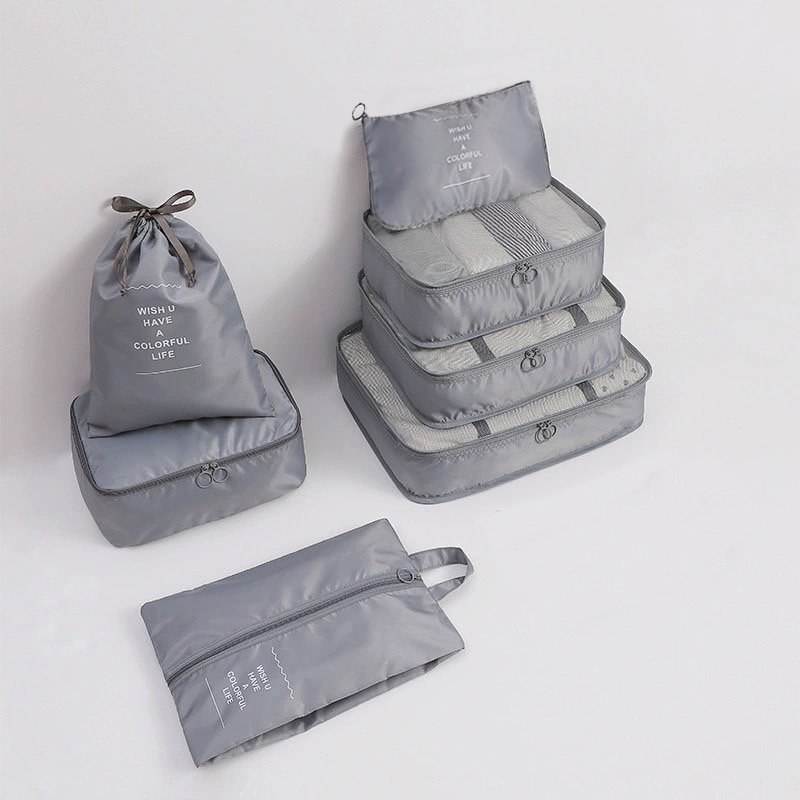 เซ็ตกระเป๋าจัดระเบียบ HQ LUGGAGE 7 ชิ้น น้ำหนักเบา ผลิตจากผ้าโพลีเอสเตอร์ แข็งแรงทนทาน เหมาะสำหรับจัดเก็บเสื้อผ้า ชุดชั้นใน รองเท้า และของใช้ต่างๆ ให้เป็นระเบียบในกระเป๋าเดินทาง ใช้งานสะดวก แยกหมวดหมู่ชัดเจน พร้อมซิปและหูรูด