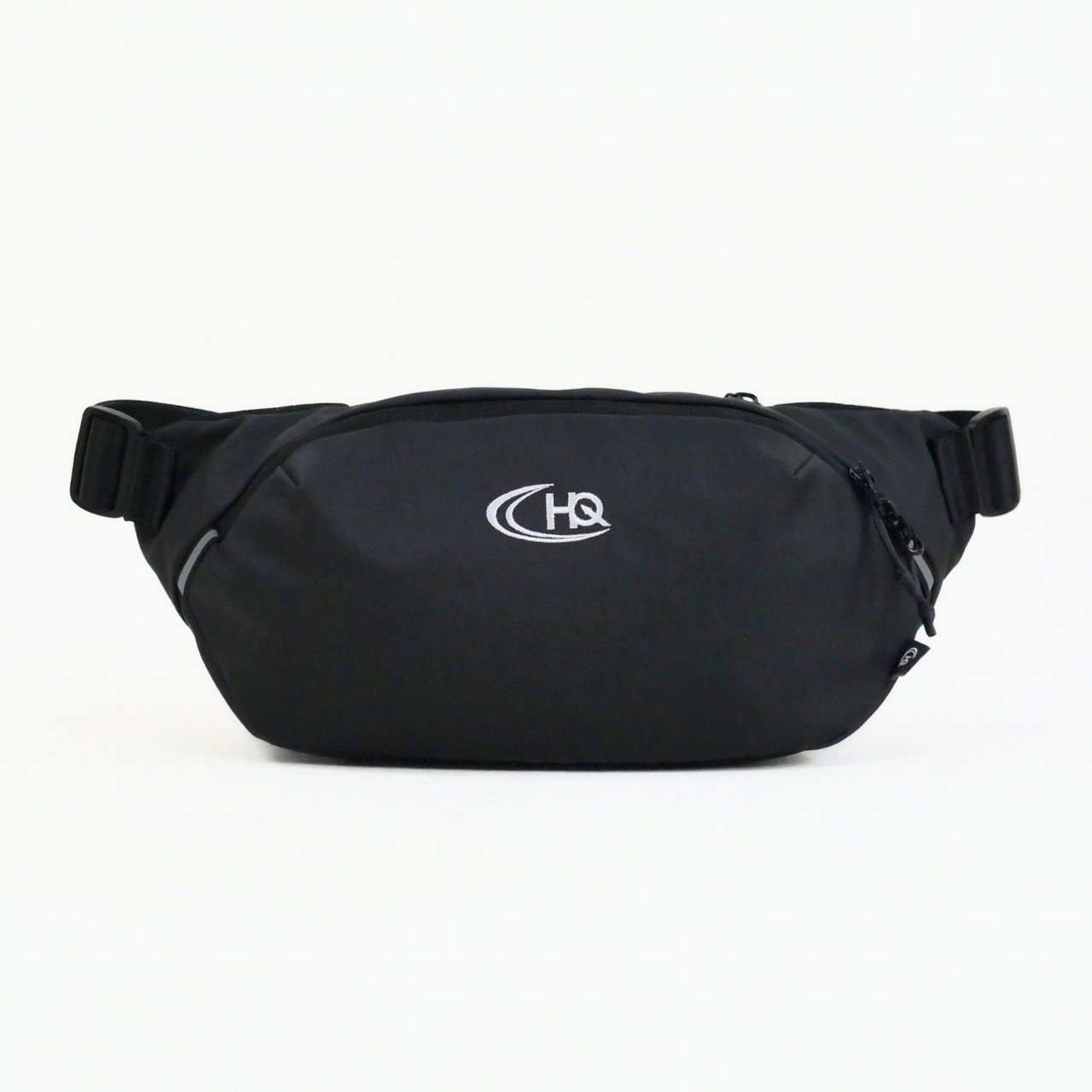 HQ LUGGAGE รุ่น C3318 กระเป๋าคาดเอว/คาดอก ผลิตจากผ้าโพลีเอสเตอร์เคลือบกันละอองน้ำ น้ำหนักเบา ทนทาน พร้อมแถบสะท้อนแสงด้านหน้า สายสะพายไนลอนแข็งแรงปรับได้ ช่องซิปหลากหลาย พร้อมช่องคล้องพวงกุญแจ เหมาะสำหรับกิจกรรมกลางแจ้งหรือใช้งานประจำวัน