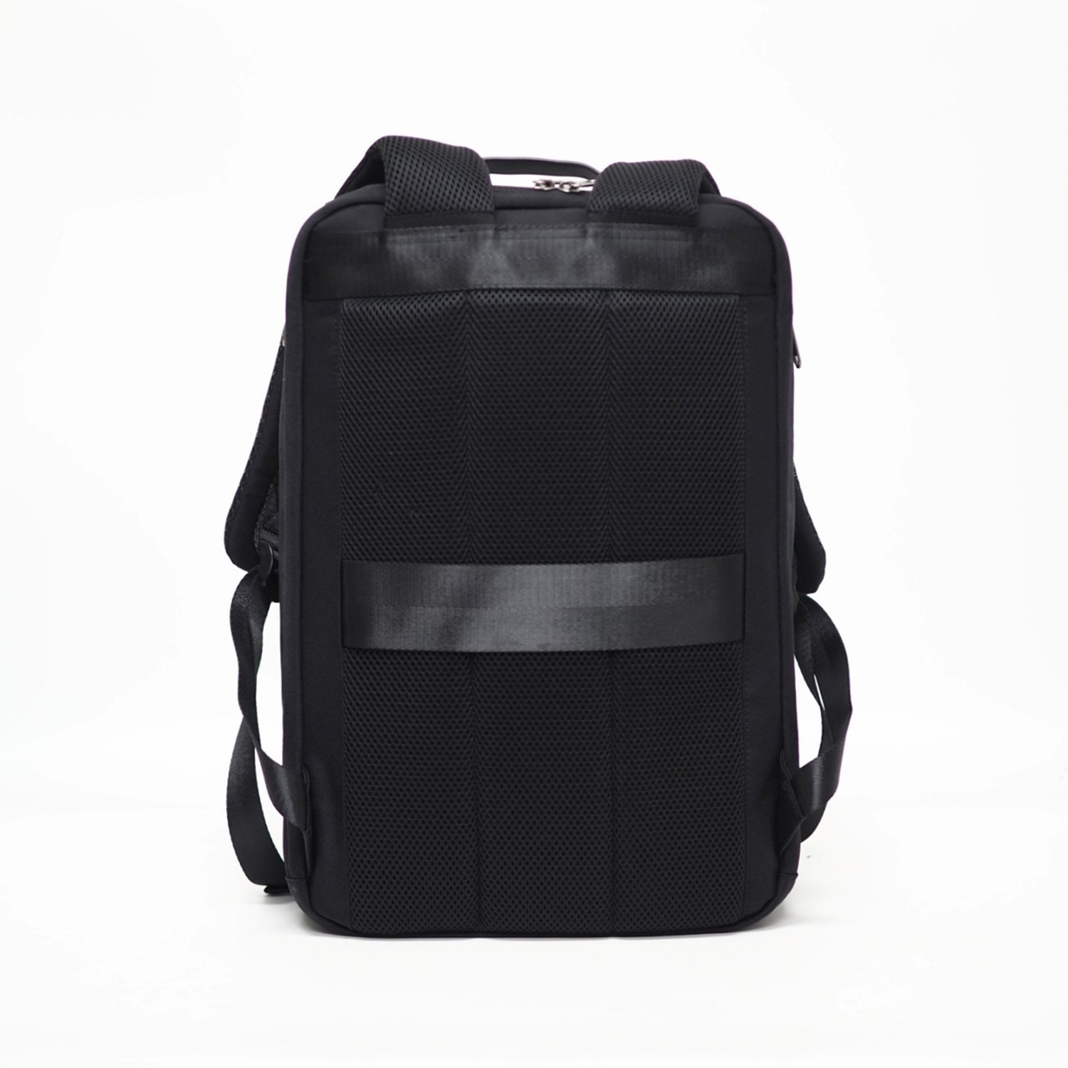 กระเป๋าเป้ HQ LUGGAGE รุ่น 3323 ดีไซน์ทันสมัย ผลิตจากผ้าโพลีเอสเตอร์เคลือบกันละอองน้ำ ช่องใส่ของครบครัน พร้อมช่องบุกันกระแทกสำหรับโน้ตบุ๊คขนาด 16 นิ้ว ช่องซิปหน้า-ข้างใช้งานสะดวก พร้อมสายรัดคาดอกและแถบสอดคันชักกระเป๋าเดินทาง เหมาะทั้งใช้งานประจำวันและเดินทาง