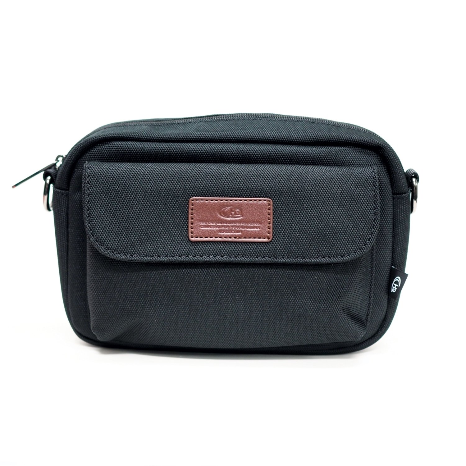 กระเป๋าสะพายข้าง HQ LUGGAGE รุ่น 3328 สีดำ ดีไซน์เรียบหรูมินิมอล ผลิตจากผ้าโพลีเอสเตอร์ กันละอองน้ำ น้ำหนักเบา พร้อมสายสะพายถอดได้ ช่องเปิด-ปิดด้วยแม่เหล็กและซิป พร้อมช่องย่อยหลากหลาย บุ EVA Foam ป้องกันการกระแทก เหมาะกับการใช้งานประจำวัน