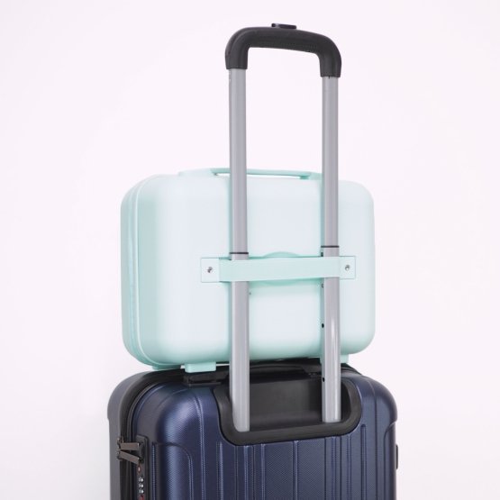 HQ LUGGAGE กระเป๋าเดินทางแบบถือ รุ่น 8803 ขนาด 14 นิ้ว ผลิตจากวัสดุ Polypropylene (PP) แข็งแรง ทนทาน น้ำหนักเบา ด้านในมีช่องแบ่งสัมภาระ พร้อมแถบยางสำหรับสอดคันชัก พกพาสะดวก เหมาะสำหรับขึ้นเครื่อง