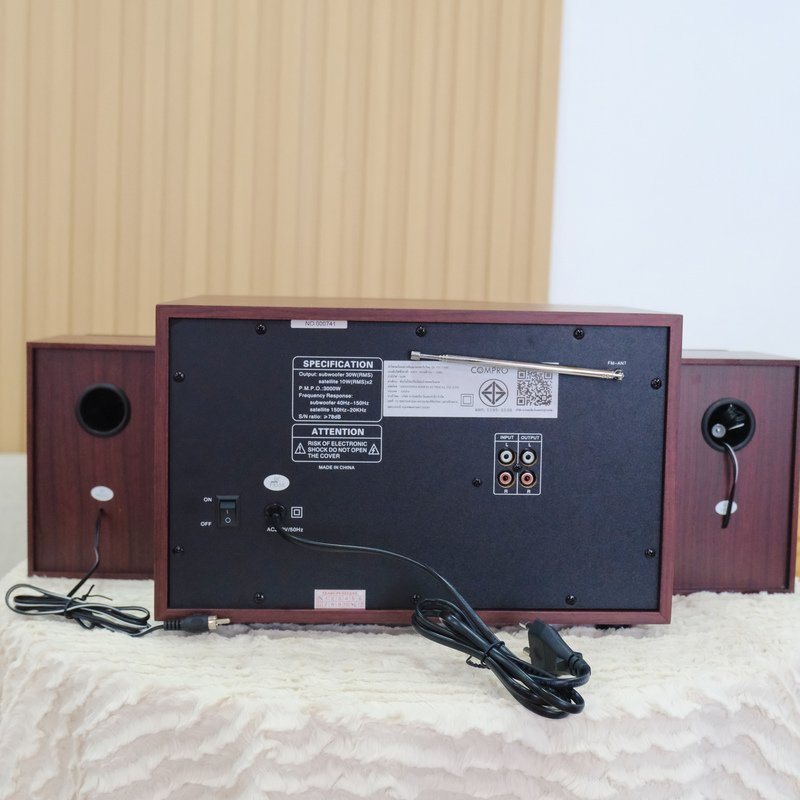 ● รองรับสัญญานบลูทูธ ระยะไกลได้ถึง 10 เมตร
● มีวิทยุ FM ในตัว สามารถตั้งค่าคลื่นความถี่ได้อัตโนมัติ
● ตัวเครื่องทำมาสำหรับ รองรับ SD CARD และ USB ได้
● มีช่องเสียบไมค์ 2 ช่อง
● ลำโพง 2.1 P.O.P.M. 3000w
● ให้เสียง ทุ่ม ลึกหนักแน่น,ต่อเข้ากับเครื่องเล่น CD,DVD,MP3,และคอมพิวเตอร์ได้สะดวก