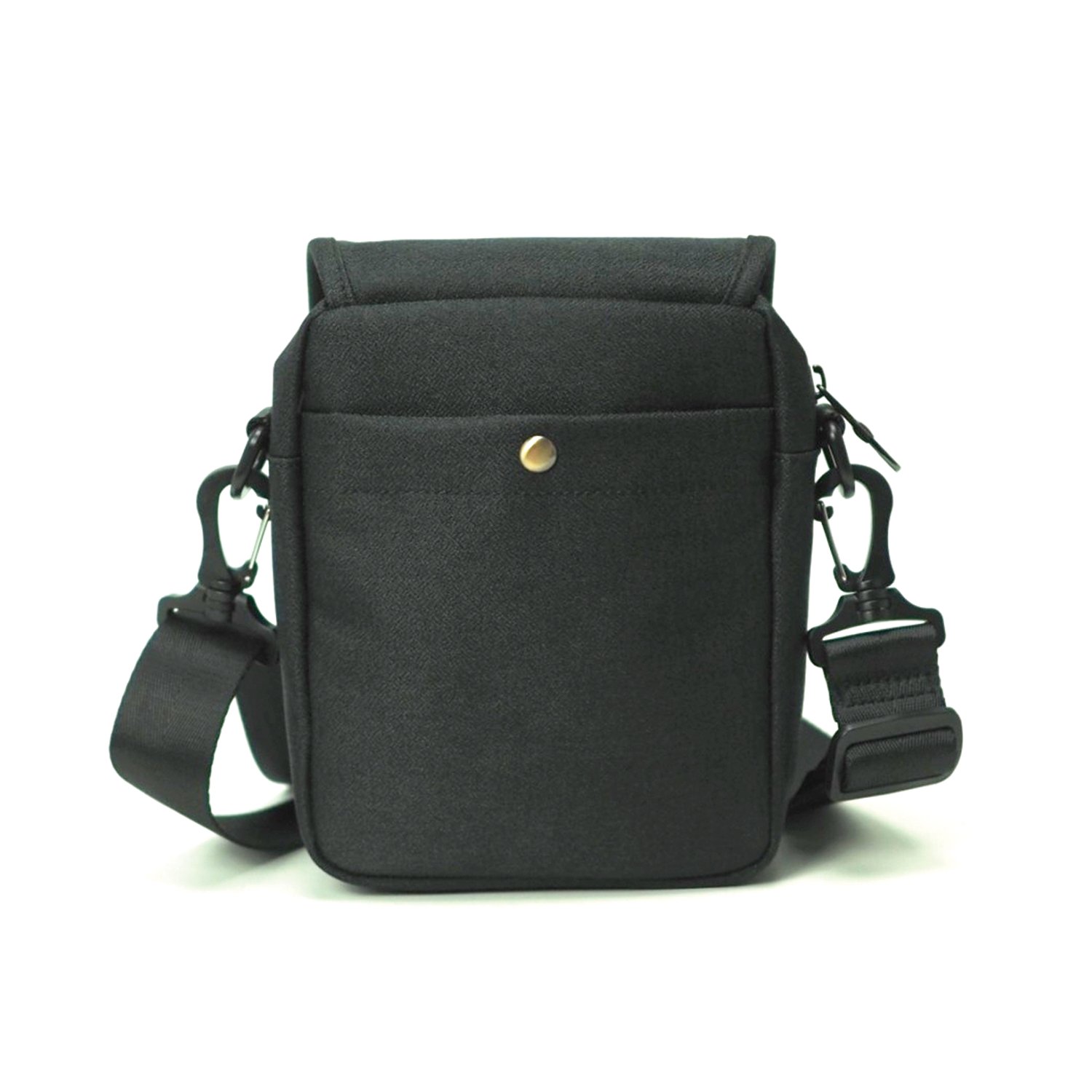 กระเป๋าสะพายข้าง HQ LUGGAGE รุ่น B3310 ขนาดกะทัดรัด ดีไซน์เรียบหรู ผลิตจากผ้าโพลีเอสเตอร์กันน้ำ 100% พร้อมสายไนลอนแข็งแรง เปิด-ปิดด้วยตัวล็อคแม่เหล็ก ช่องซิปกันน้ำ และบุ EVA Foam กันกระแทกในตัว เหมาะสำหรับใช้งานทุกวัน