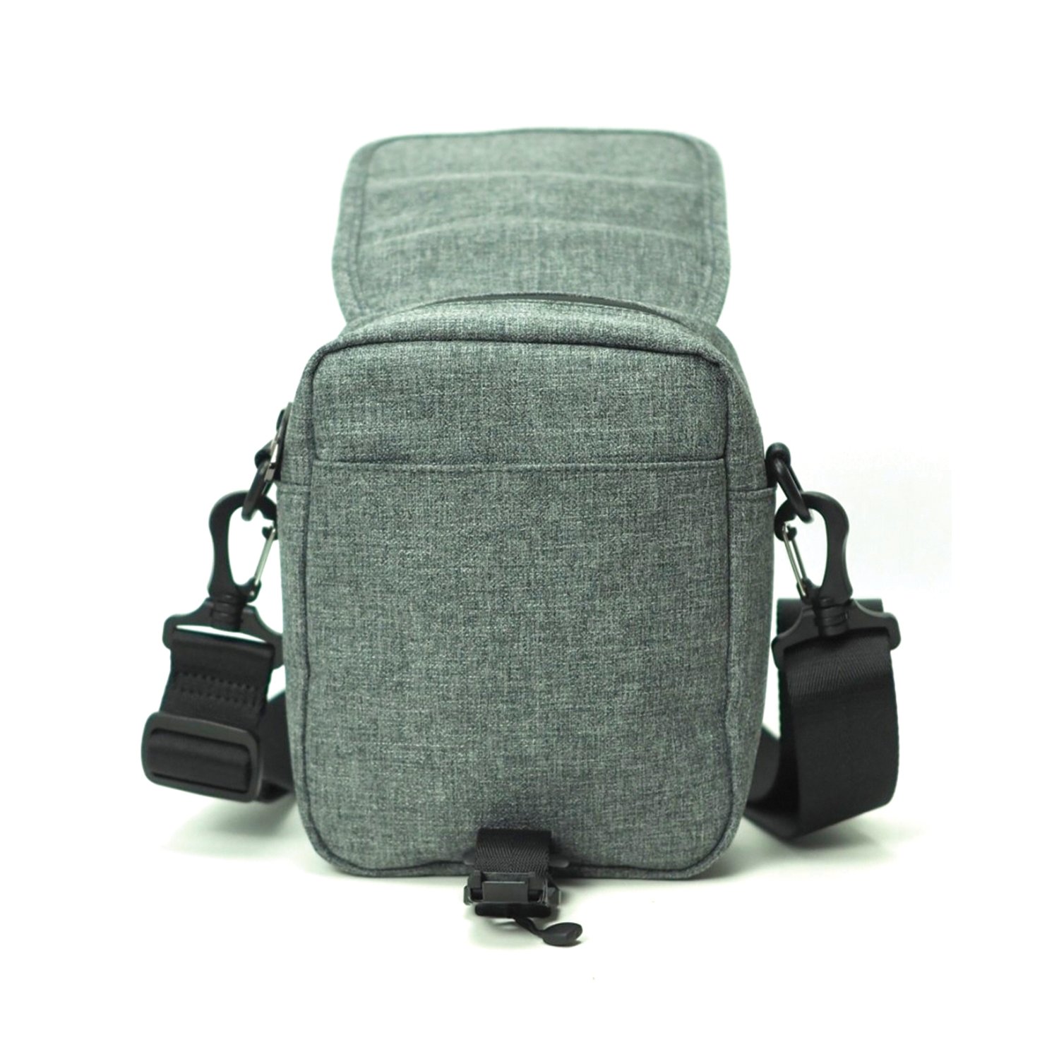 กระเป๋าสะพายข้าง HQ LUGGAGE รุ่น B3310 ขนาดกะทัดรัด ดีไซน์เรียบหรู ผลิตจากผ้าโพลีเอสเตอร์กันน้ำ 100% พร้อมสายไนลอนแข็งแรง เปิด-ปิดด้วยตัวล็อคแม่เหล็ก ช่องซิปกันน้ำ และบุ EVA Foam กันกระแทกในตัว เหมาะสำหรับใช้งานทุกวัน