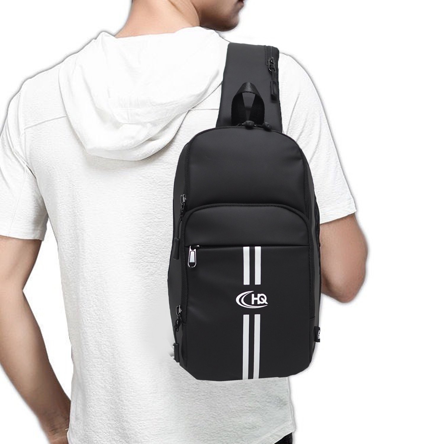 กระเป๋าคาดอก HQ LUGGAGE รุ่น 3326 สีดำ ผลิตจากผ้าโพลีเอสเตอร์เคลือบ PU กันน้ำ น้ำหนักเบา พกพาสะดวกด้วยหูหิ้ว มีช่องเก็บของเยอะ พร้อมสายสะพายบุฟองน้ำ ปรับระดับได้ และสามารถสลับข้างสะพายซ้าย-ขวา เหมาะสำหรับไลฟ์สไตล์แอคทีฟในทุกวัน