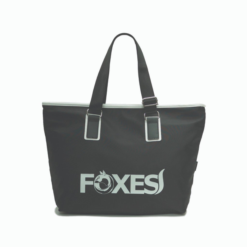 FOXES รุ่น B3312 กระเป๋าสะพายข้าง สีดำ ผลิตจากผ้าโพลีเอสเตอร์ เคลือบกันน้ำ 100% ช่องหลักกว้าง มีช่องซิปด้านใน สายสะพายปรับได้ ทนทาน ใช้งานสะดวก